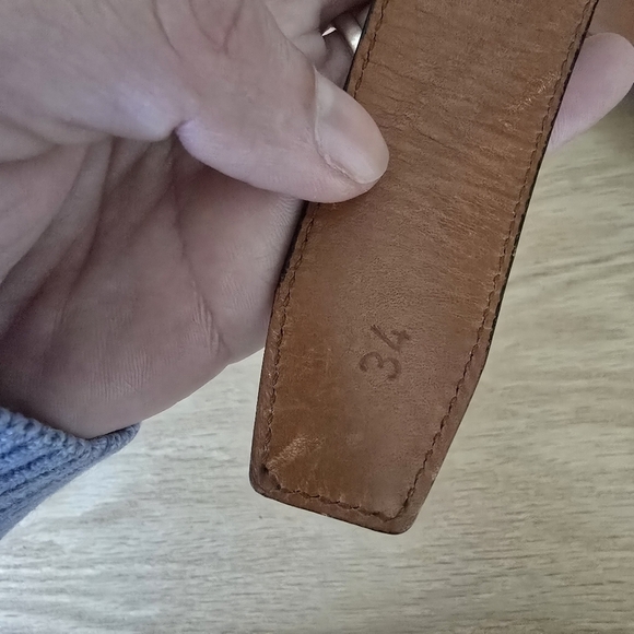 Salvatore Ferragamos Made in Italy Brown Suede Leather Belt - Picture 8 of 10